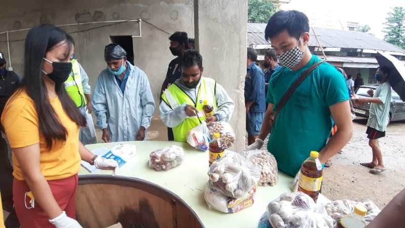 Can Youth provided dry ration to 130 sanitation workers of Dimapur Municipal Council at DMC office premises on June 6, and appreciated their services during the pandemic. Can Youth informed that it has been providing relief to the needy during the lockdown through their partners Bosco Institute Jorhat, Goonj, Kutchina Foundation, Commutiny Youth Collective and various individuals and well wishers.
